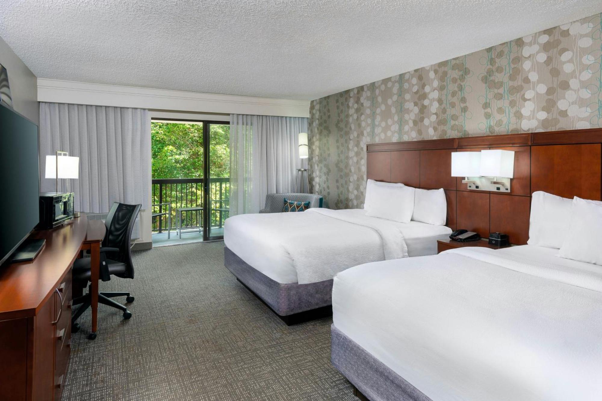 Courtyard 3*